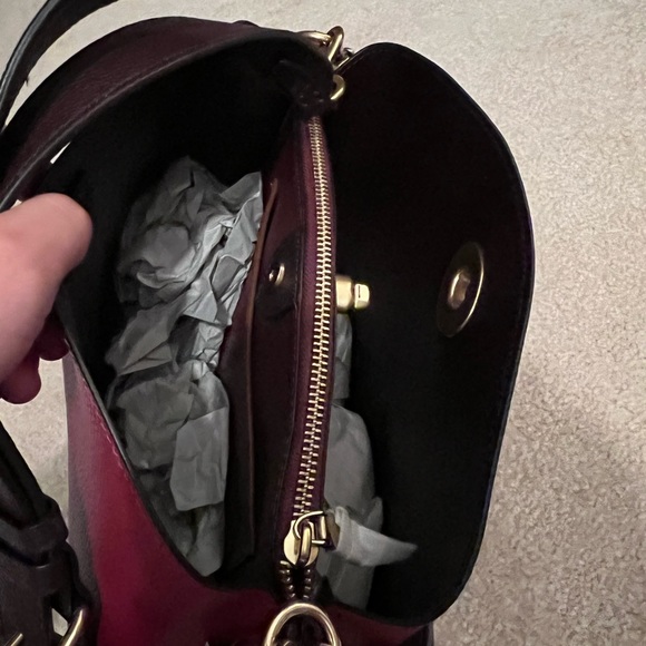 Coach - Picture 5 of 5